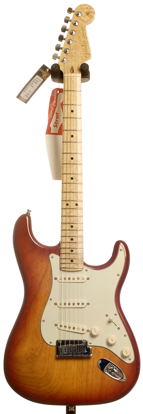 Fender Custom Shop Custom Deluxe Strat MN Ash Aged Cherryburst