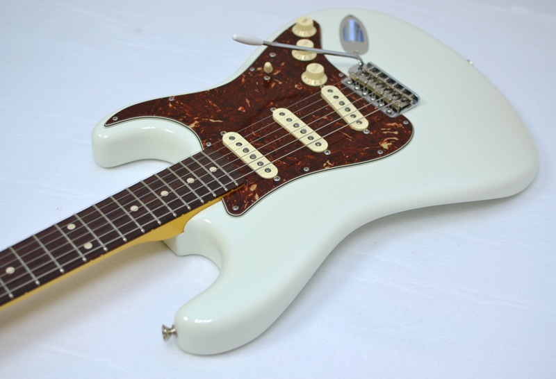 white stratocaster tortoise shell pickguard