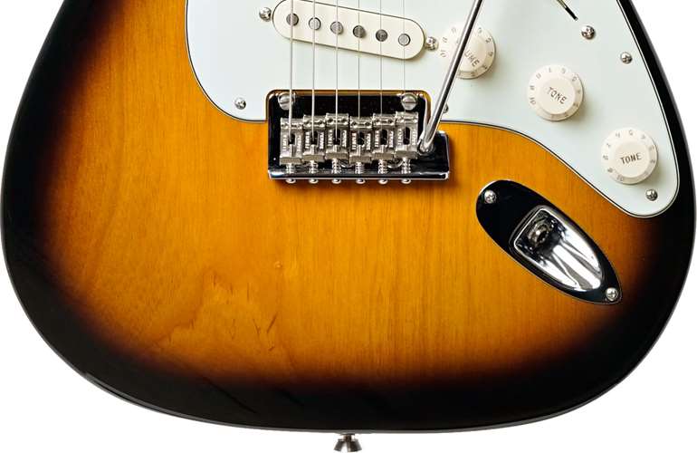 Fender 2018 Limited Strat Tele Hybrid 2 Tone Sunburst MN #US17079919 Fender 2018 Limited Strat Tele Hybrid 2 Tone Sunburst MN #US17079919