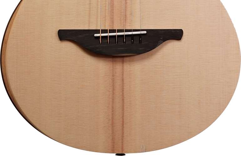 Sheeran by Lowden W-04 Sitka Spruce Top Figured Walnut Back and Sides (Ex-Demo) #01400 Sheeran by Lowden W-04 Sitka Spruce Top Figured Walnut Back and Sides (Ex-Demo) #01400