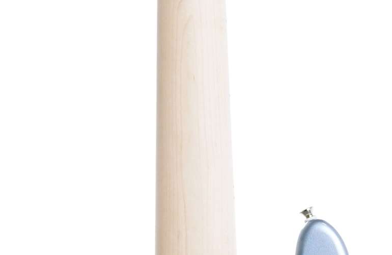 Sadowsky Metroline MV5 Blue Ice Metallic Maple Fingerboard Sadowsky Metroline MV5 Blue Ice Metallic Maple Fingerboard