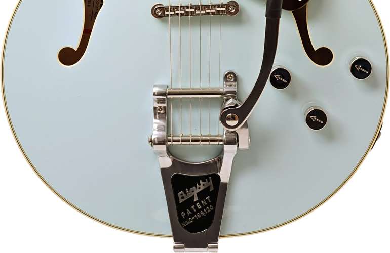 Gretsch Limited Edition G6609TDC-BT Broadkaster Two Tone Sonic Blue Gretsch Limited Edition G6609TDC-BT Broadkaster Two Tone Sonic Blue