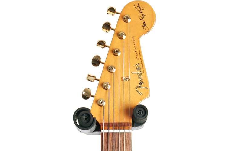 Fender Artist Stratocaster Stevie Ray Vaughan 3 Colour Sunburst (Nearly New) #US22136242 Fender Artist Stratocaster Stevie Ray Vaughan 3 Colour Sunburst (Nearly New) #US22136242