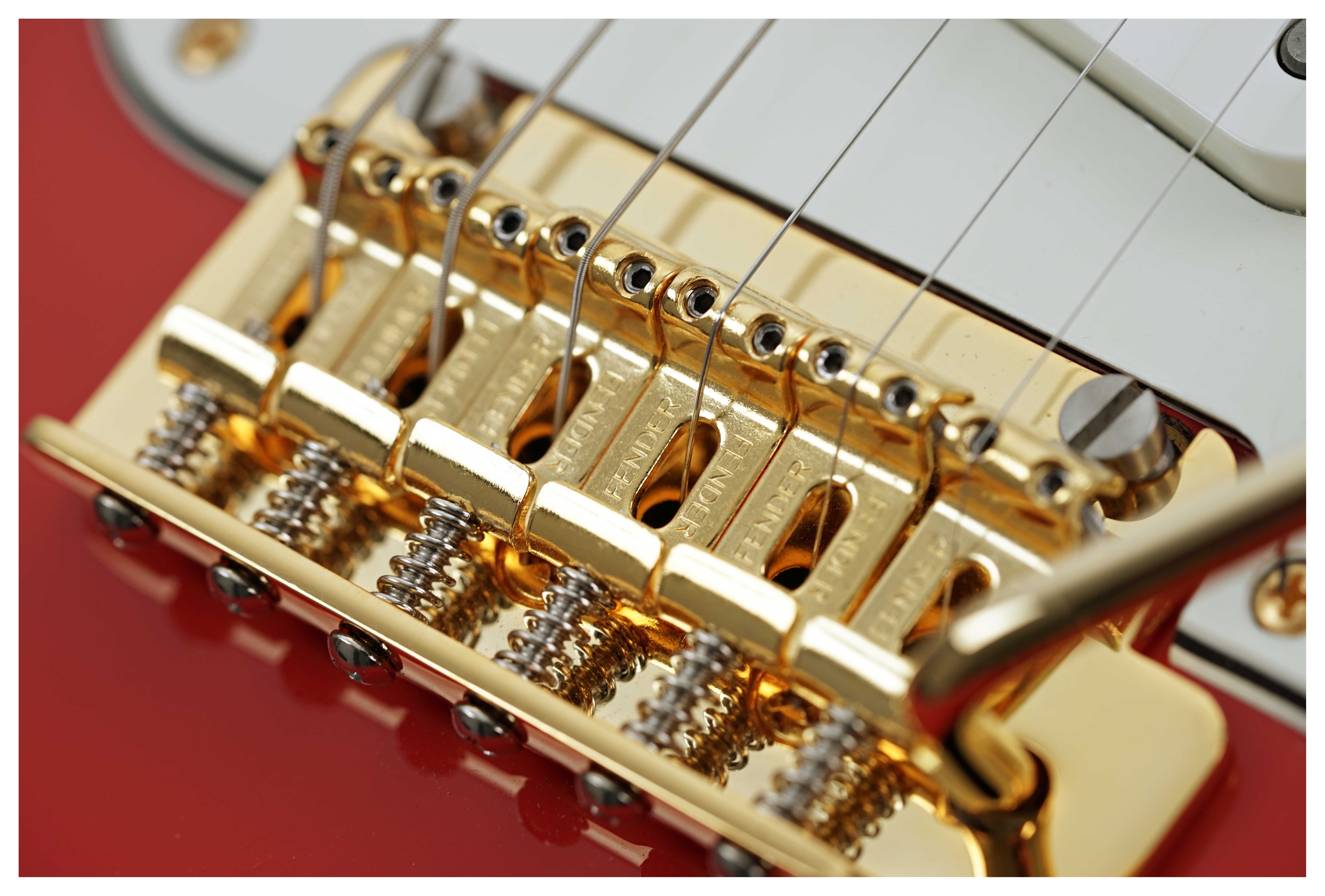 Fender FSR Tribute Stratocaster Fiesta Red (Limited Edition)