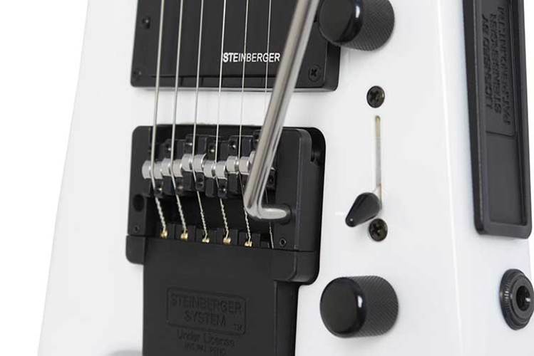 Steinberger Spirit GT-Pro Deluxe (HB-SC-HB) White Steinberger Spirit GT-Pro Deluxe (HB-SC-HB) White