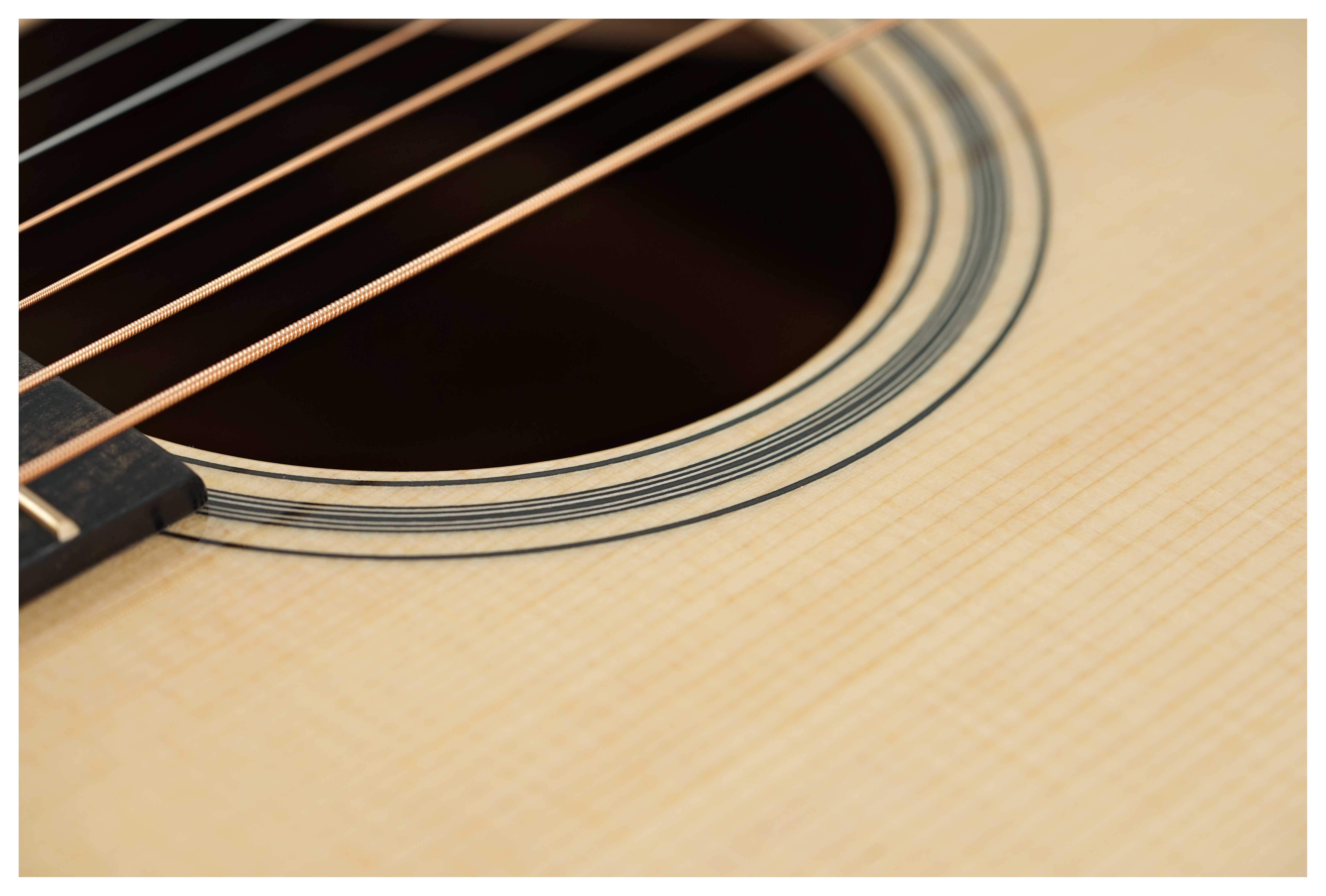 Martin D-18 Modern Deluxe