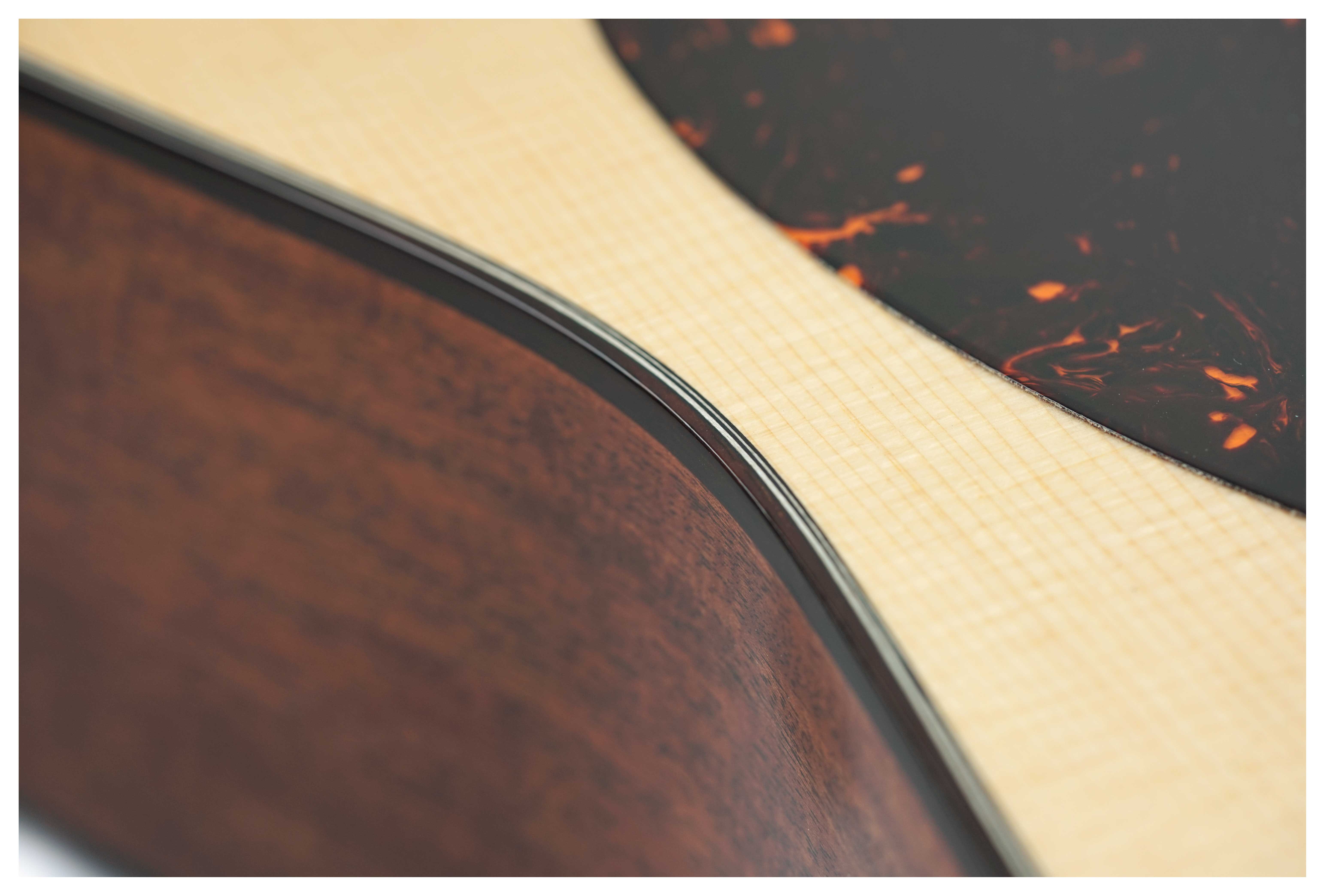 Martin D-18 Modern Deluxe