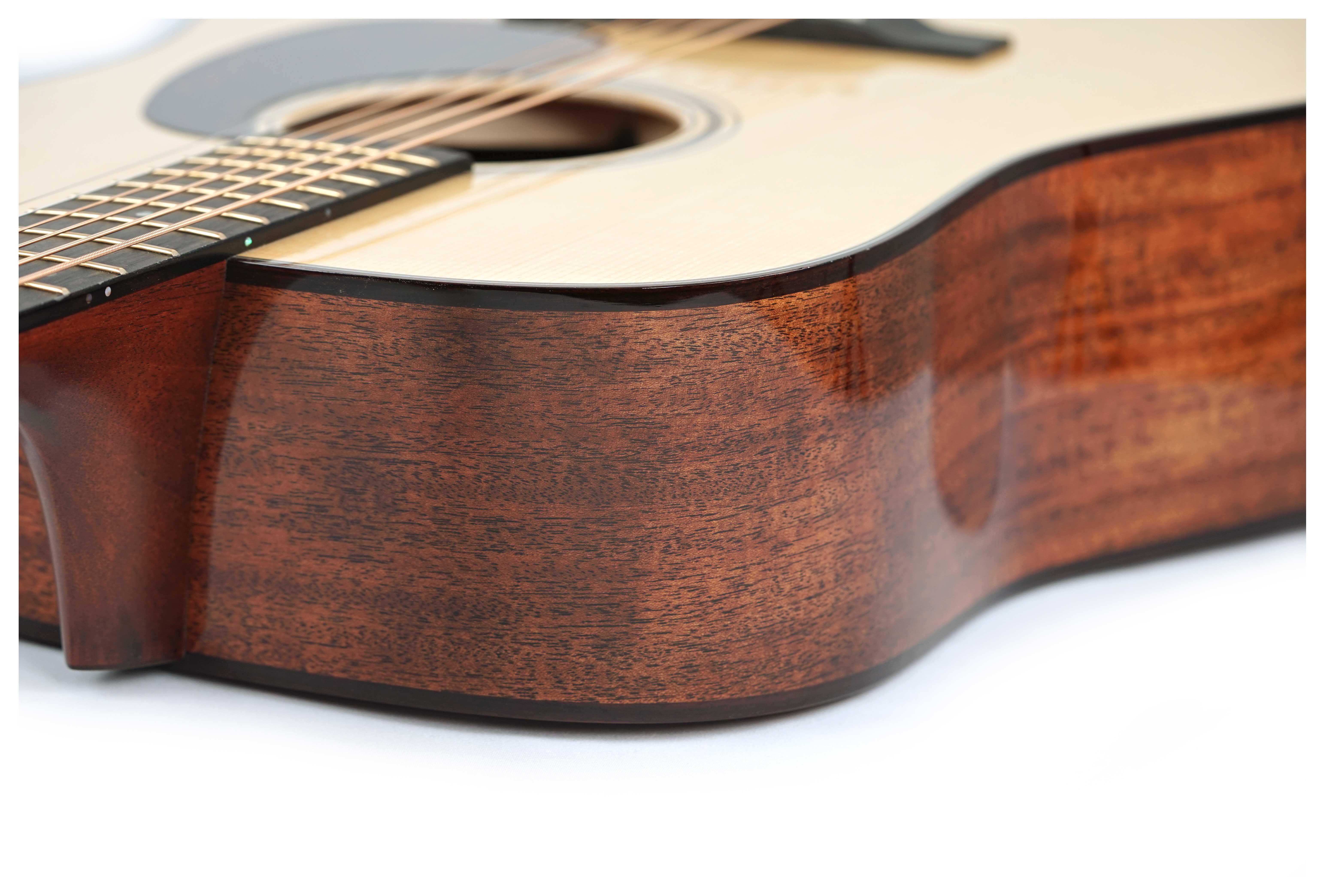 Martin D-18 Modern Deluxe