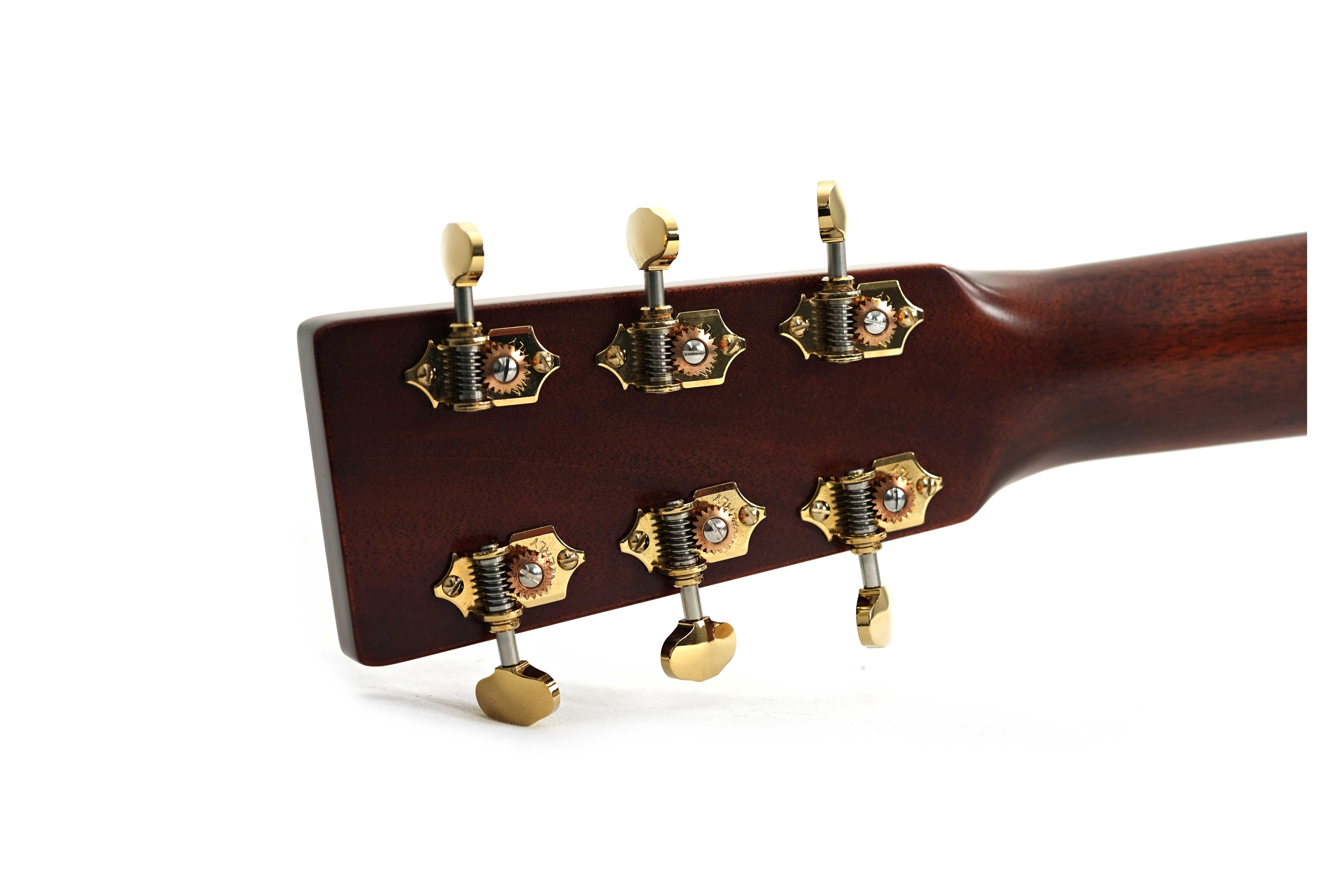 Martin D-18 Modern Deluxe