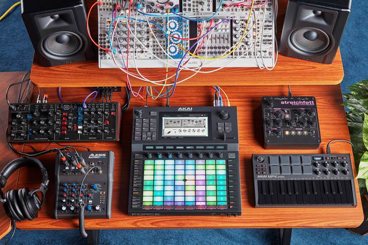 Akai Professional Force Standalone Music Production System Akai Professional Force Standalone Music Production System