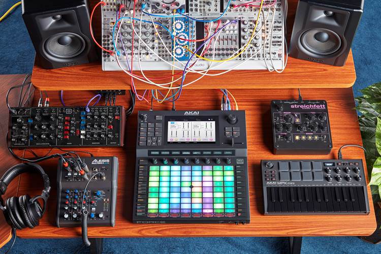 Akai Professional Force Standalone Music Production System Akai Professional Force Standalone Music Production System