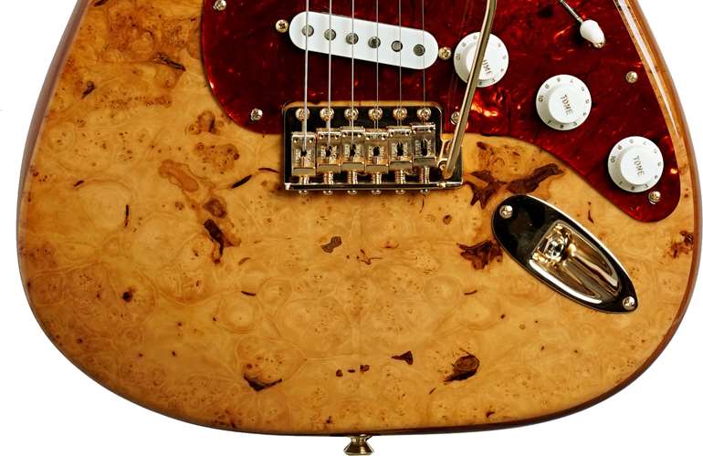 Fender Custom Shop Artisan Stratocaster Roasted Alder With Maple Burl Top Custom Collection #CZ546251 Fender Custom Shop Artisan Stratocaster Roasted Alder With Maple Burl Top Custom Collection #CZ546251