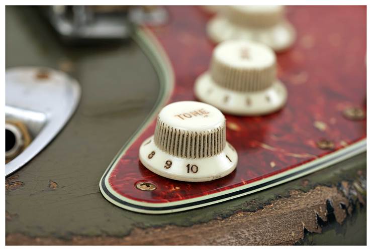 Fender Custom Shop 1962 Stratocaster Heavy Relic Masterbuilt By Dale Wilson Cadillac Green over 3 Tone Sunburst #CZ577516 Fender Custom Shop 1962 Stratocaster Heavy Relic Masterbuilt By Dale Wilson Cadillac Green over 3 Tone Sunburst #CZ577516