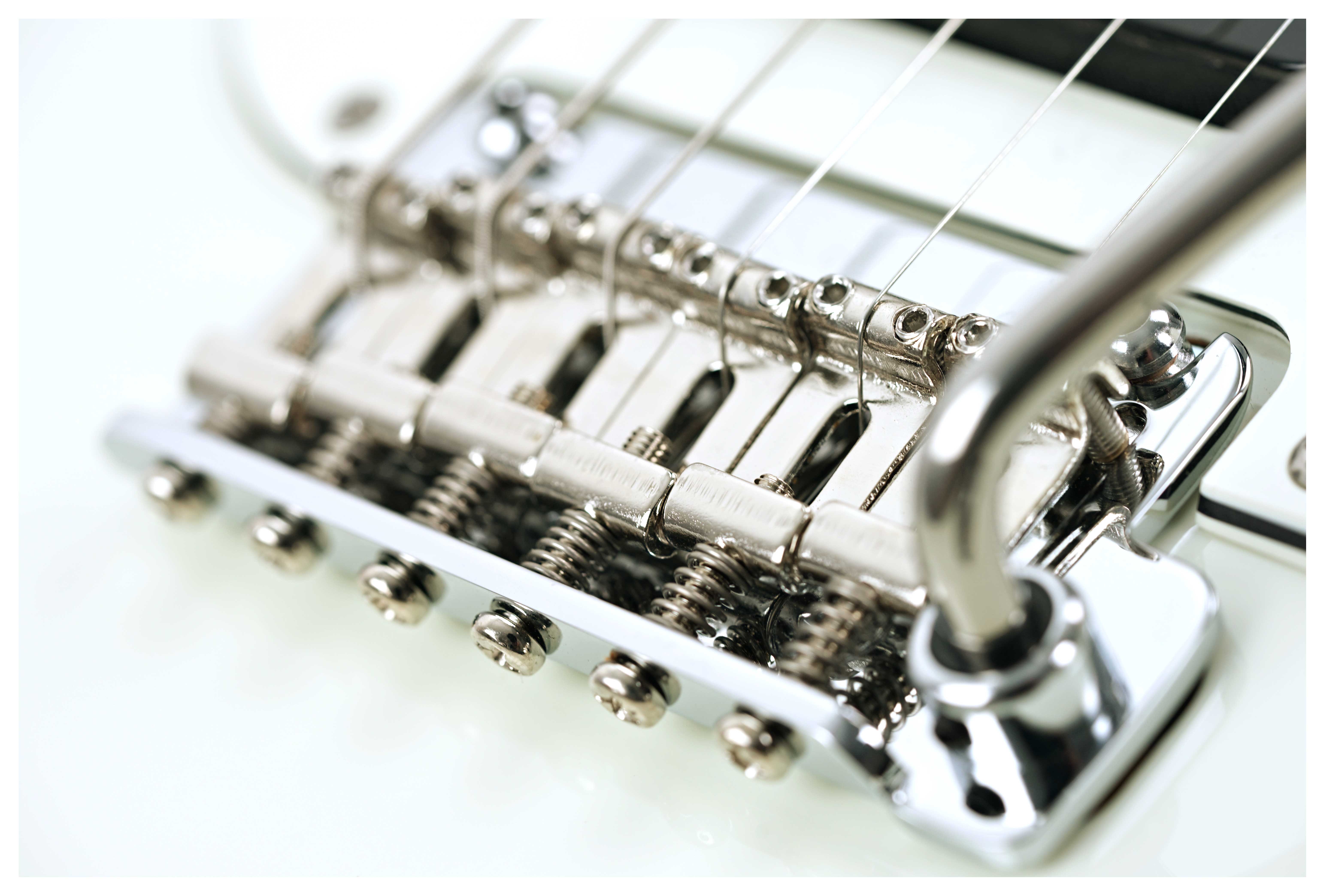 Suhr Classic S Olympic White HSS Maple Fingerboard