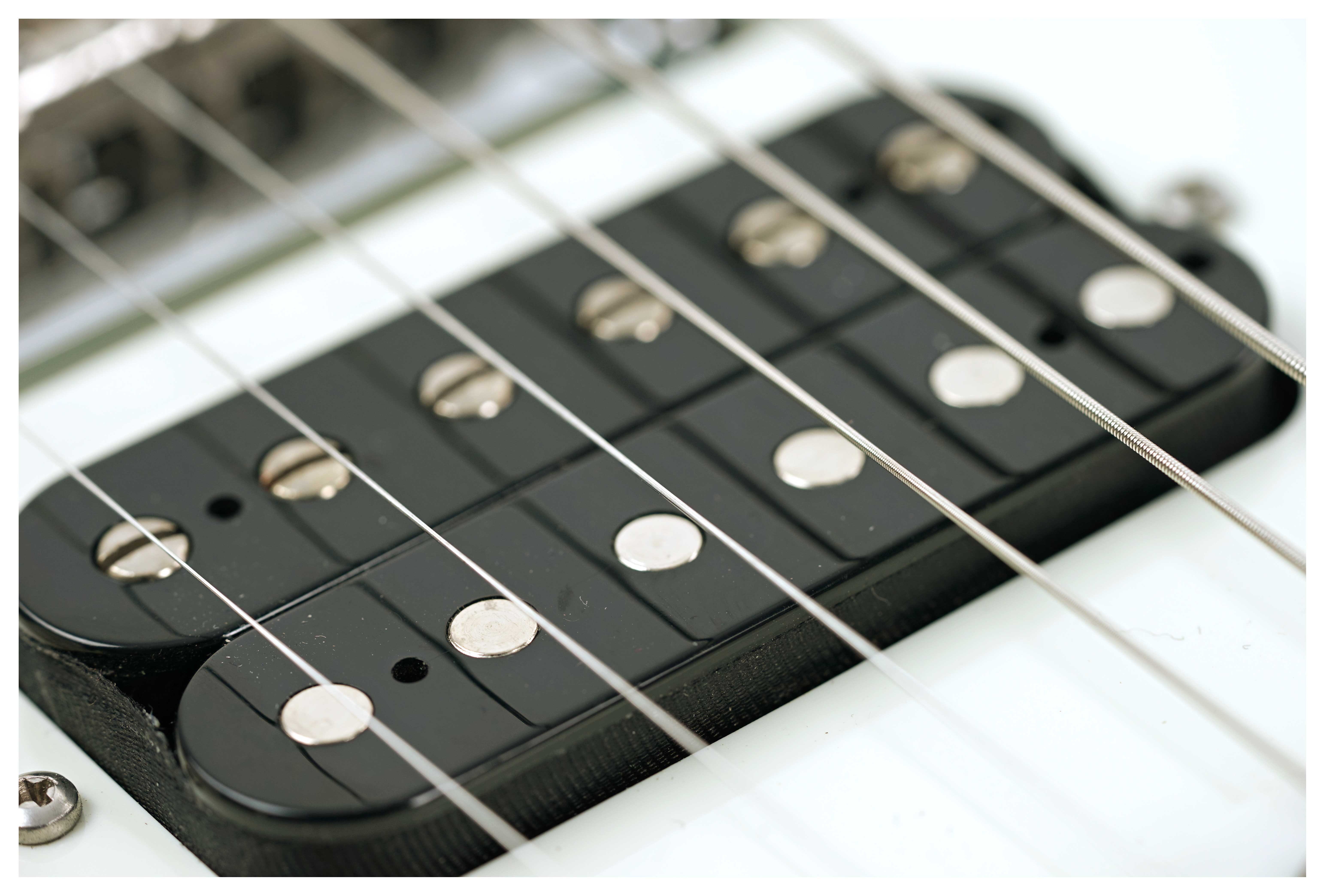 Suhr Classic S Olympic White HSS Maple Fingerboard