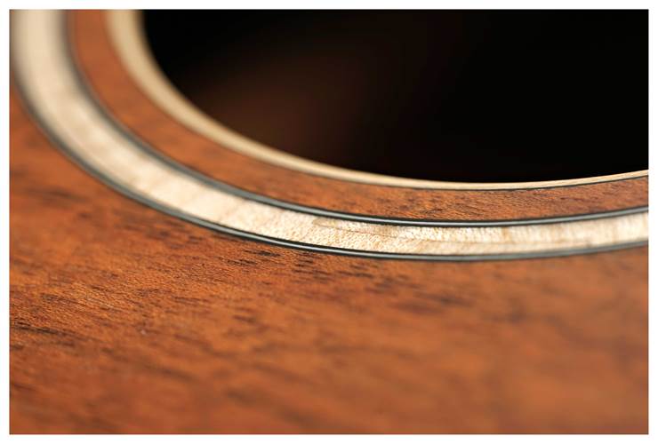 Taylor Custom Grand Auditorium Florentine Cutaway AA Walnut with A Walnut Top #1108105145 Taylor Custom Grand Auditorium Florentine Cutaway AA Walnut with A Walnut Top #1108105145