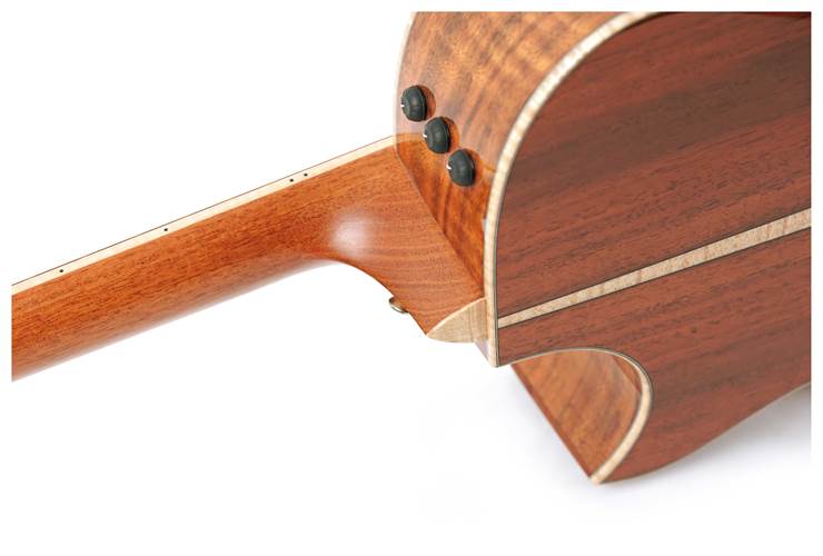 Taylor Custom Grand Auditorium Florentine Cutaway AA Walnut with A Walnut Top #1108105145 Taylor Custom Grand Auditorium Florentine Cutaway AA Walnut with A Walnut Top #1108105145