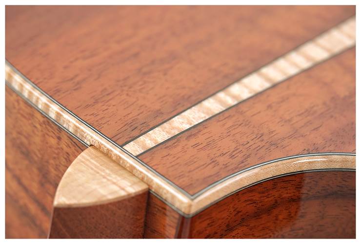 Taylor Custom Grand Auditorium Florentine Cutaway AA Walnut with A Walnut Top #1108105145 Taylor Custom Grand Auditorium Florentine Cutaway AA Walnut with A Walnut Top #1108105145