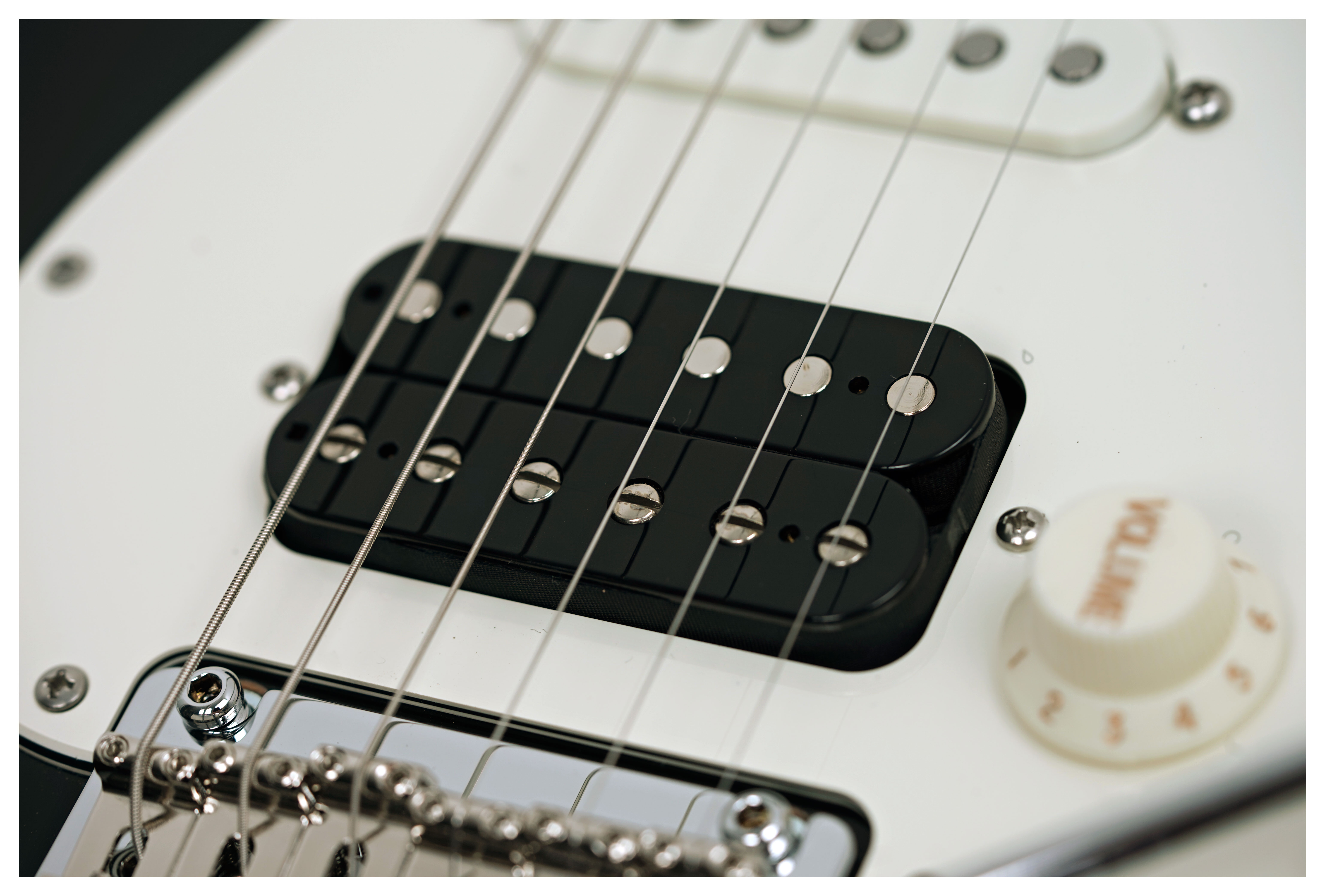 Suhr Classic S Black HSS Rosewood Fingerboard #87481