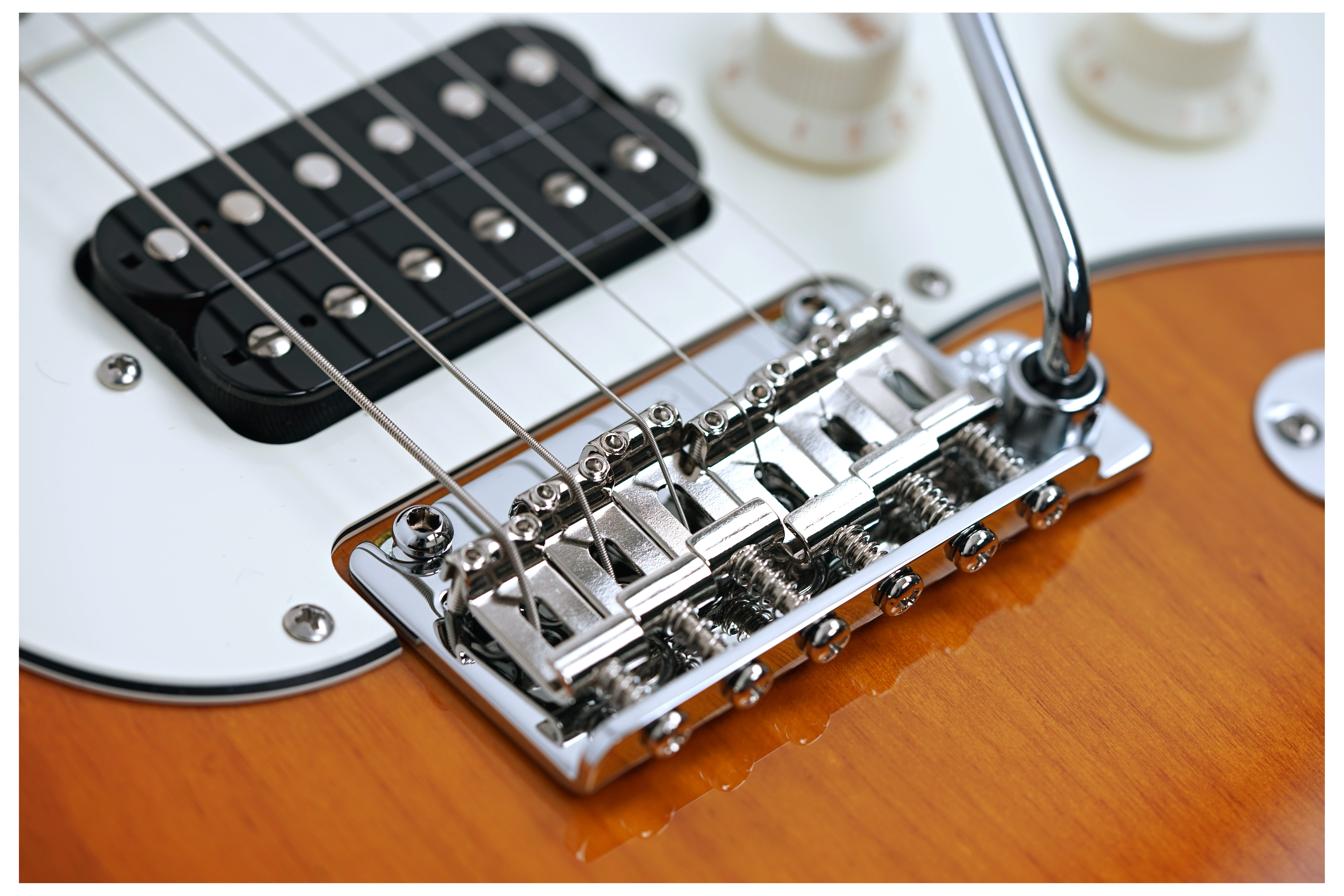 Suhr Classic S 3 Tone Sunburst HSS Rosewood Fingerboard #87615