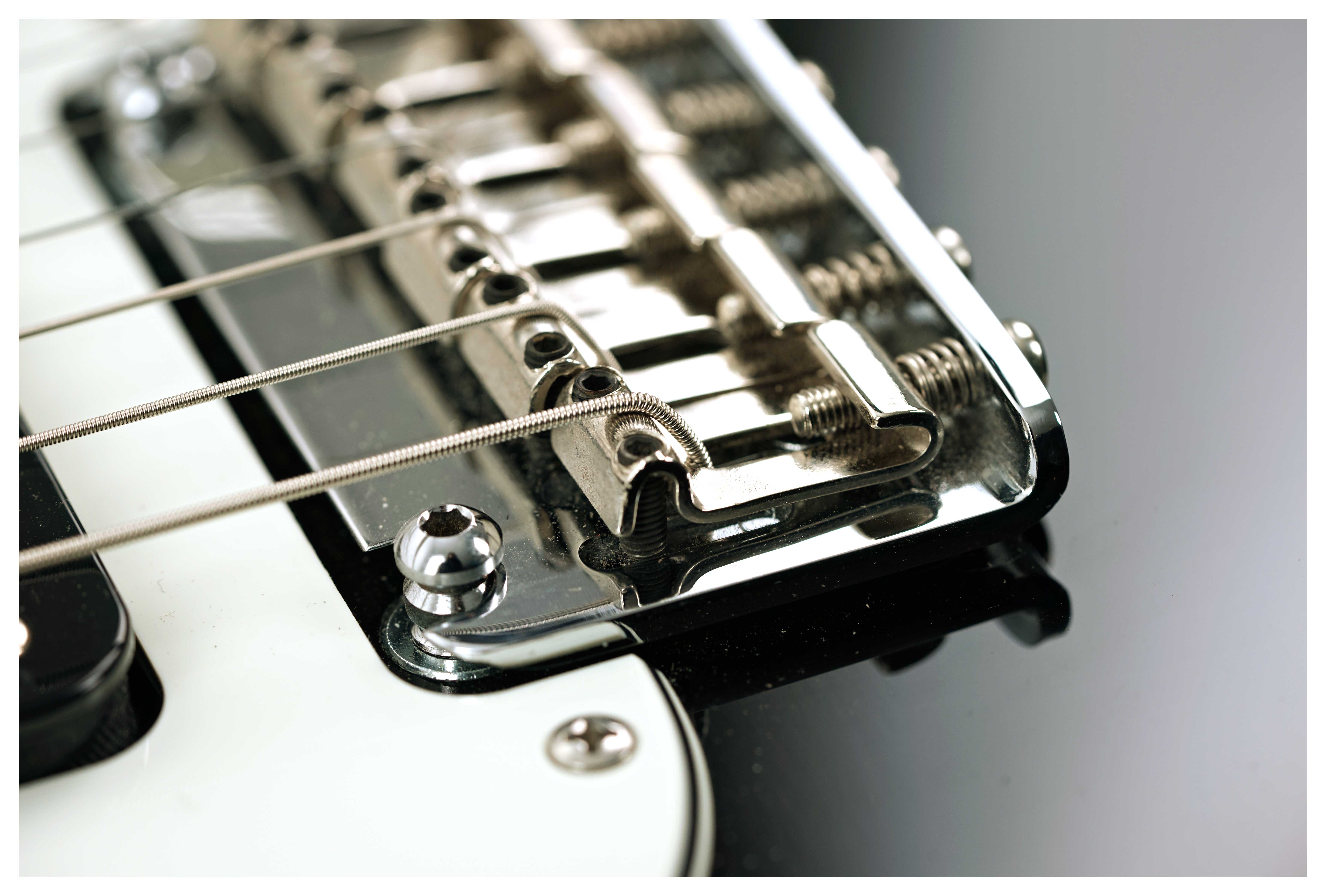 Suhr Classic S Black HSS Maple Fingerboard