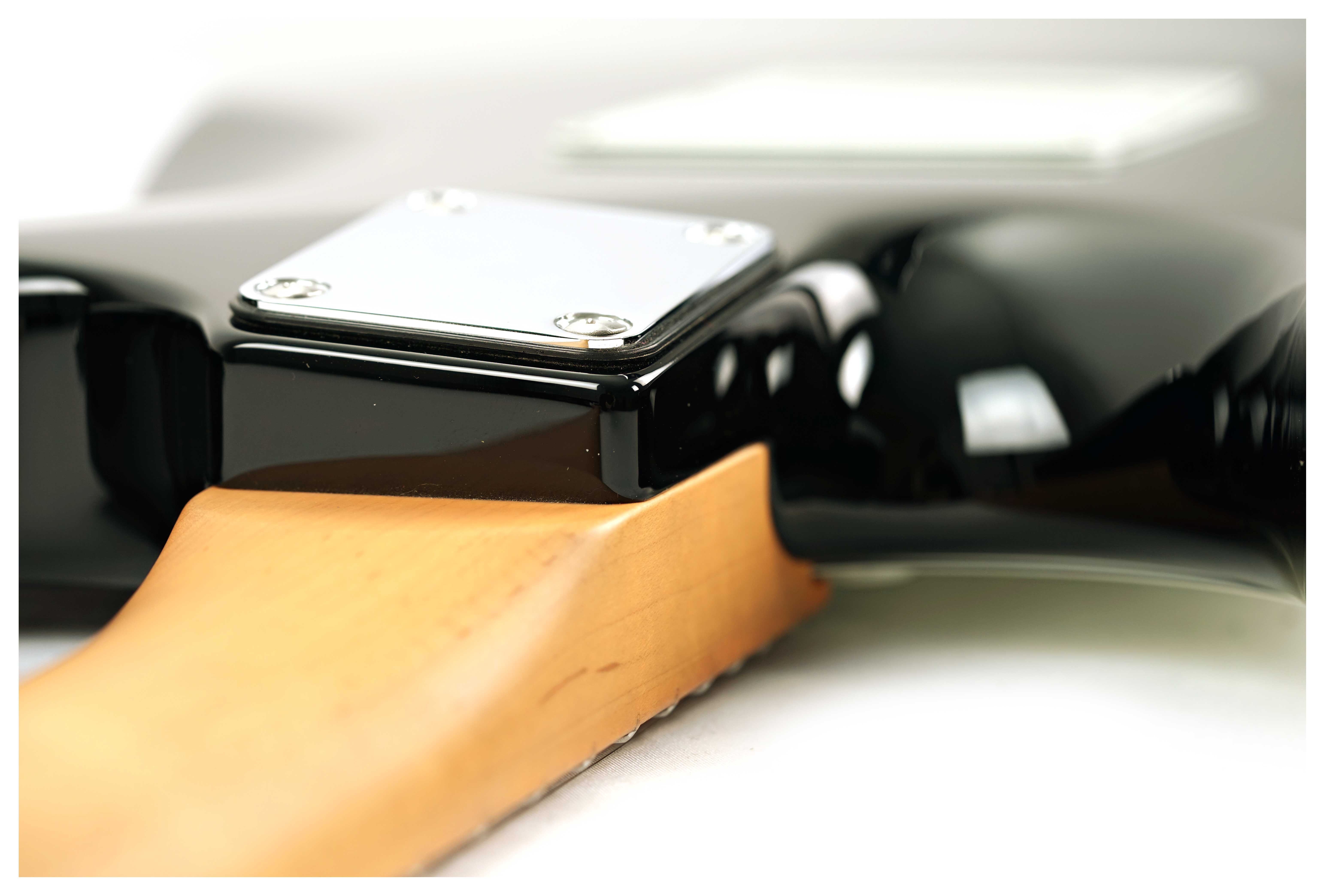 Suhr Classic S Black HSS Maple Fingerboard