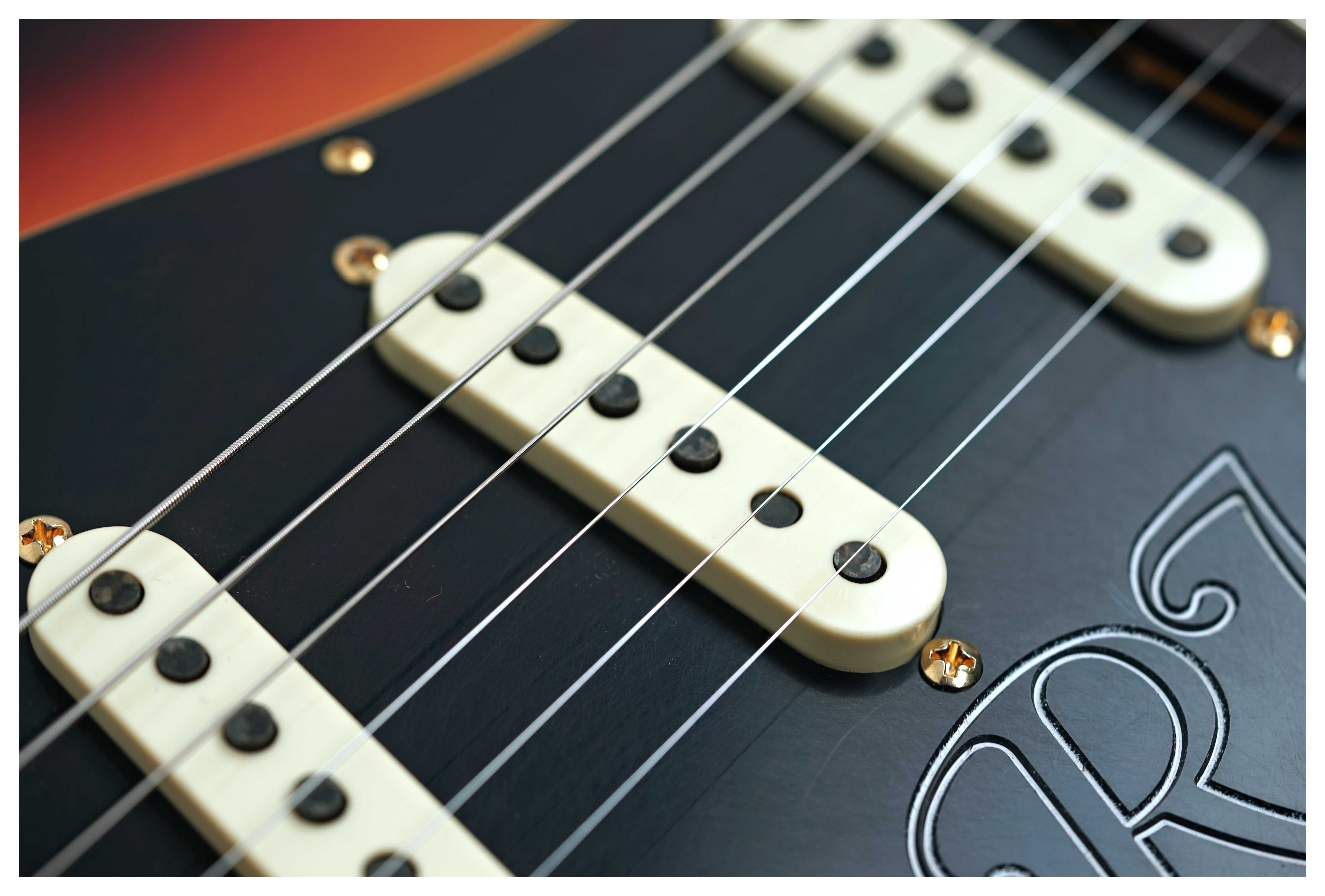 Fender Custom Shop Stevie Ray Vaughan Stratocaster Relic Faded 3-Colour Sunburst #CZ585707