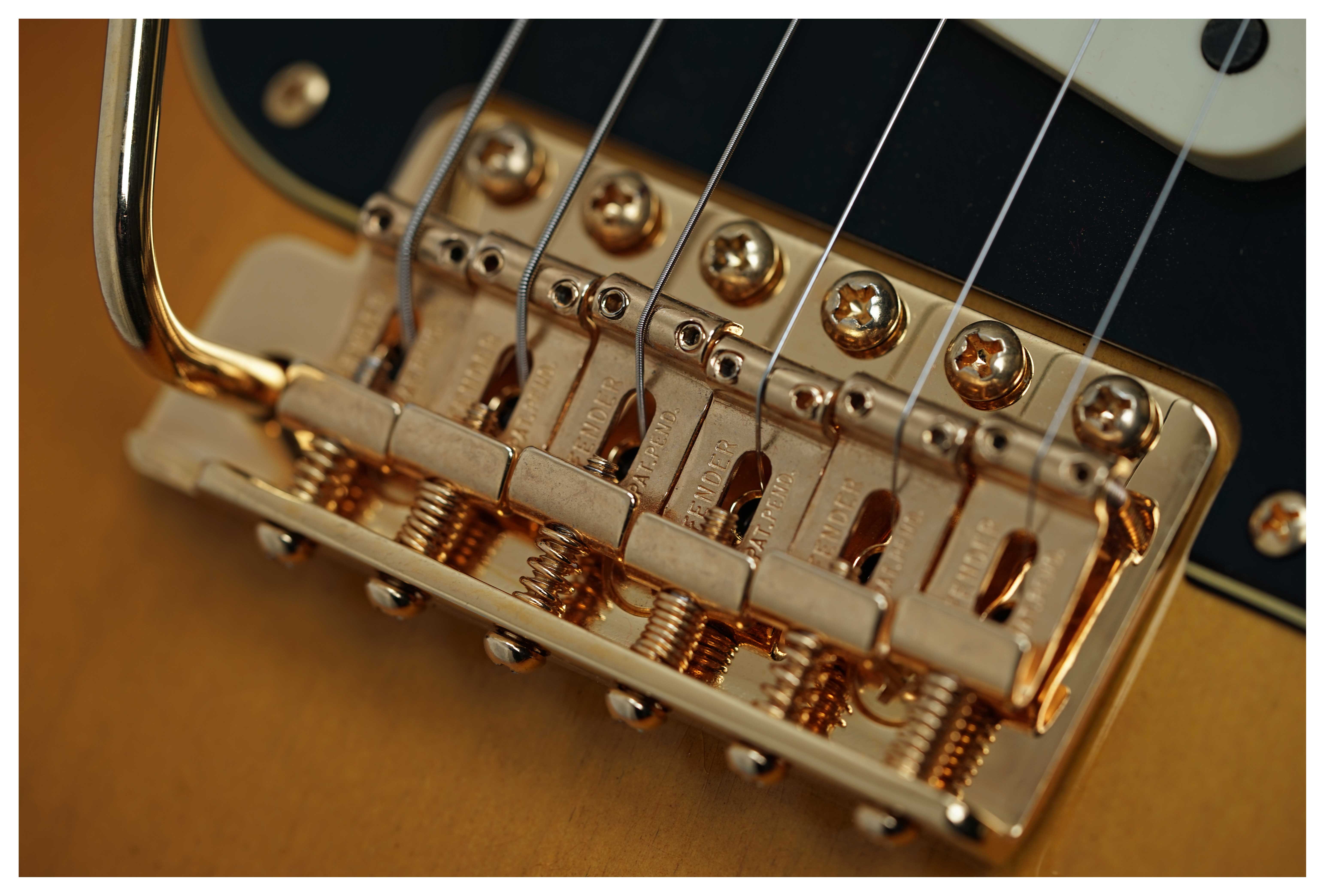 Fender Custom Shop Stevie Ray Vaughan Stratocaster Relic Faded 3-Colour Sunburst #CZ585707