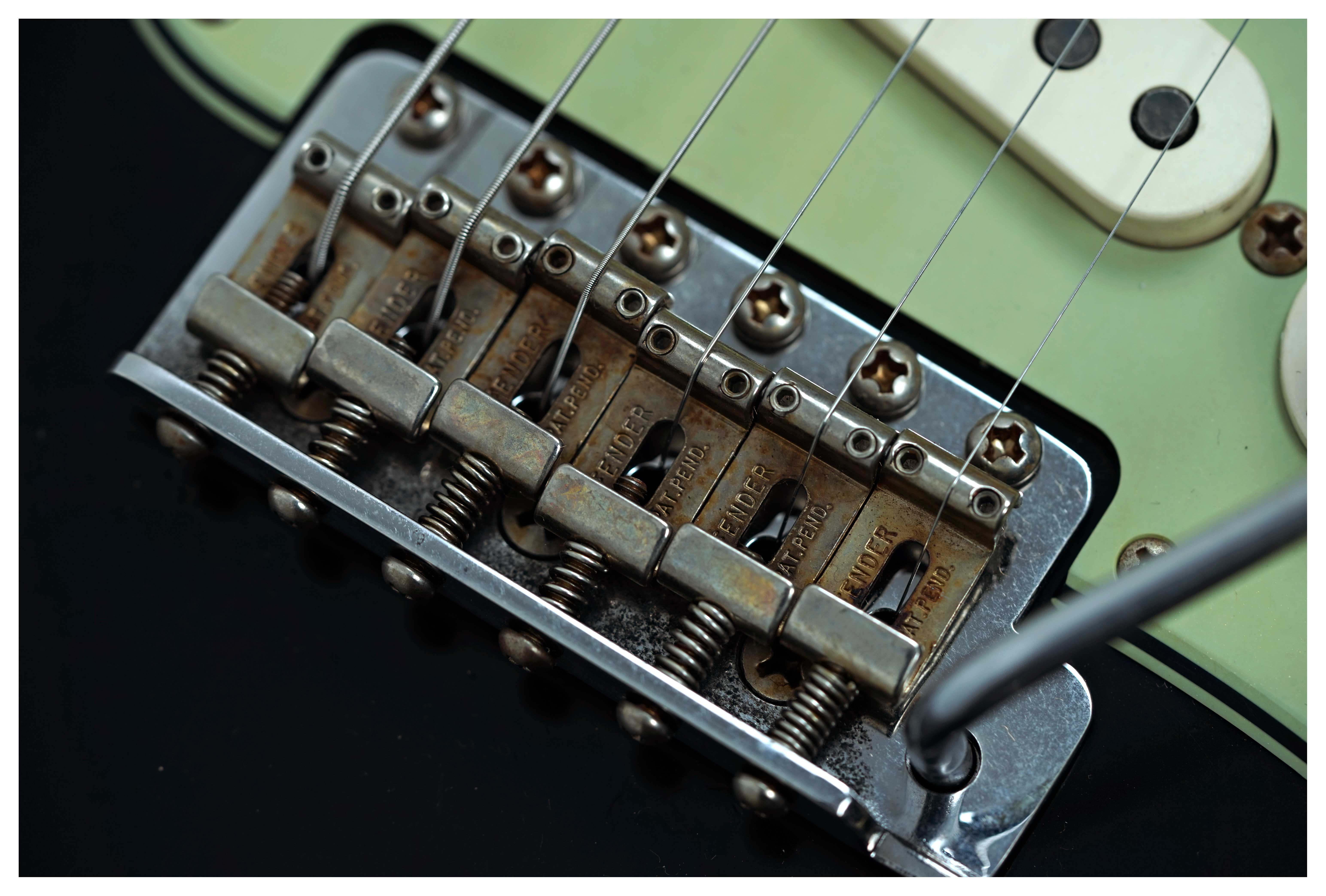 Fender Custom Shop 61 Stratocaster Heavy Relic Black over Shoreline Gold Master Built by Paul Waller #R147453