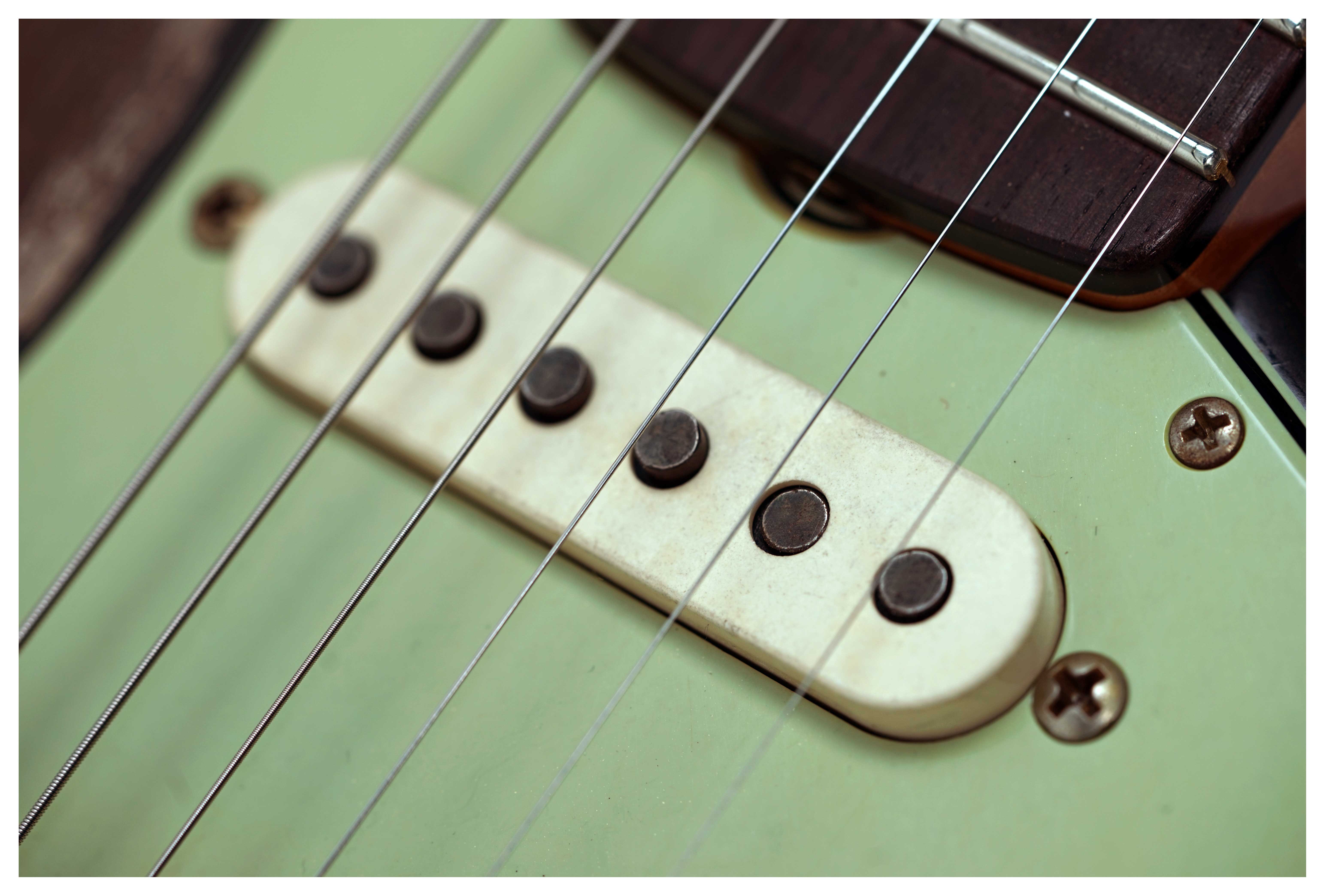 Fender Custom Shop 61 Stratocaster Heavy Relic Black over Shoreline Gold Master Built by Paul Waller #R147453