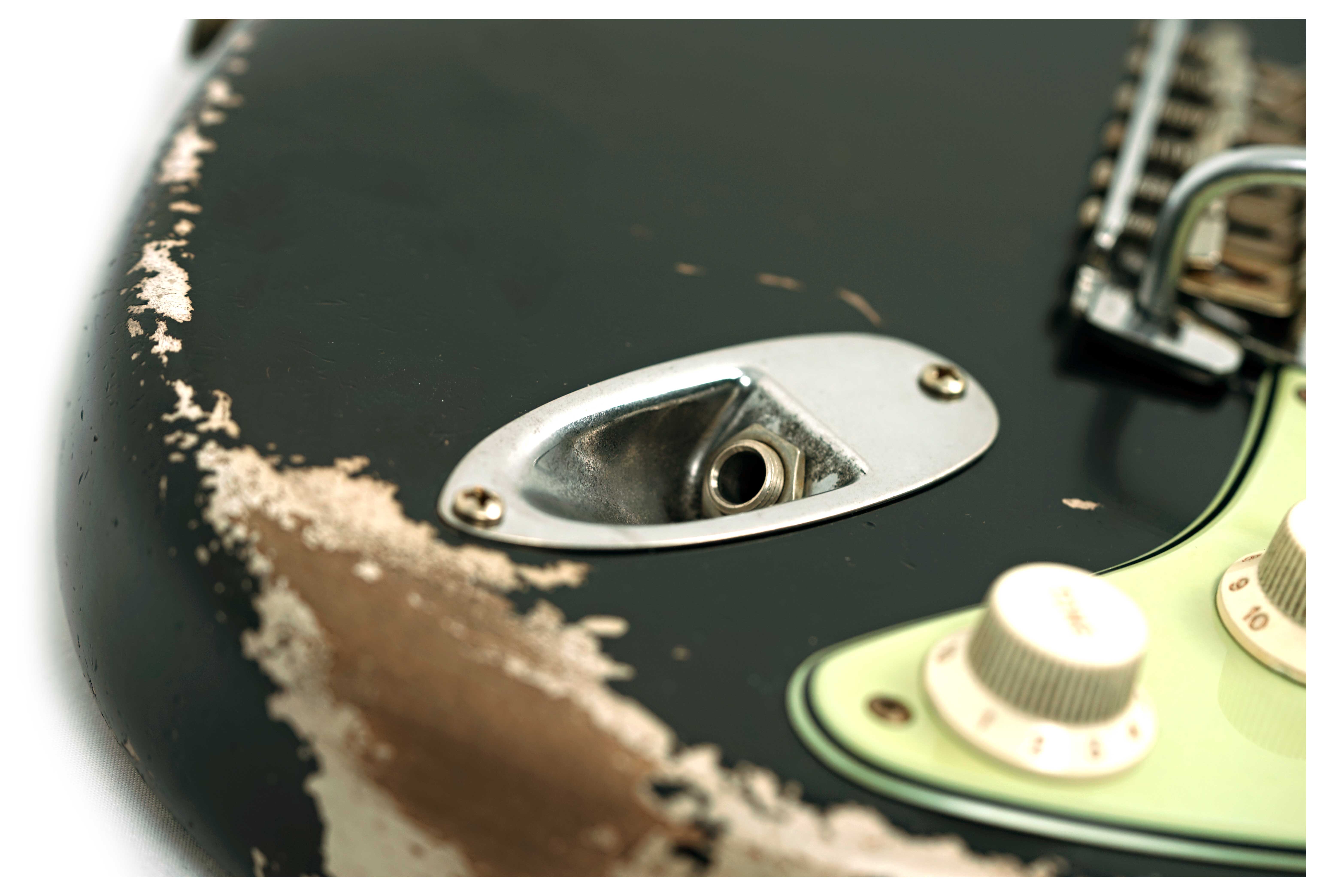 Fender Custom Shop 61 Stratocaster Heavy Relic Black over Shoreline Gold Master Built by Paul Waller #R147453