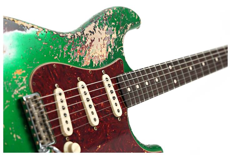 Fender Custom Shop 62 Stratocaster Heavy Relic Caddie Green over 3 Tone Sunburst Rosewood Fingerboard Master Built by Dennis Galuszka #R133969 Fender Custom Shop 62 Stratocaster Heavy Relic Caddie Green over 3 Tone Sunburst Rosewood Fingerboard Master Built by Dennis Galuszka #R133969