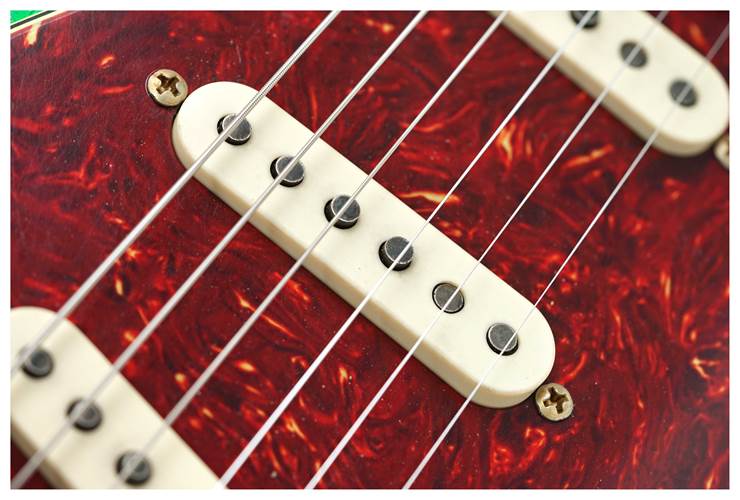 Fender Custom Shop 62 Stratocaster Heavy Relic Caddie Green over 3 Tone Sunburst Rosewood Fingerboard Master Built by Dennis Galuszka #R133969 Fender Custom Shop 62 Stratocaster Heavy Relic Caddie Green over 3 Tone Sunburst Rosewood Fingerboard Master Built by Dennis Galuszka #R133969
