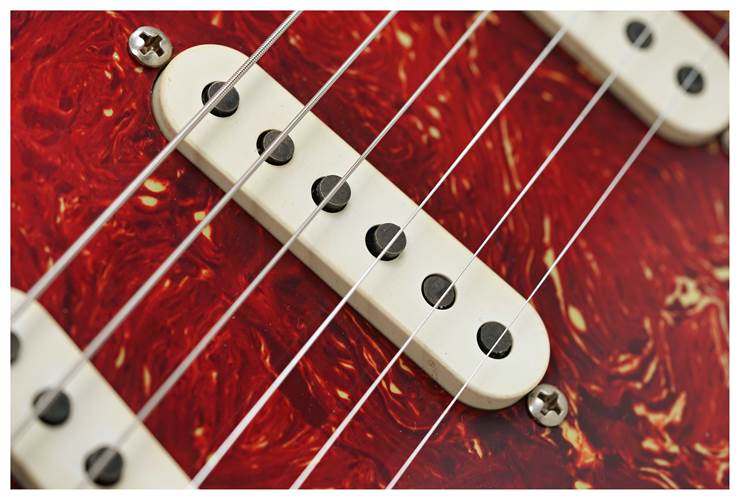 Fender Custom Shop 63 Stratocaster Heavy Relic Bleached 3 Tone Sunburst Rosewood Fingerboard Master Built by Austin MacNutt #R140044 Fender Custom Shop 63 Stratocaster Heavy Relic Bleached 3 Tone Sunburst Rosewood Fingerboard Master Built by Austin MacNutt #R140044