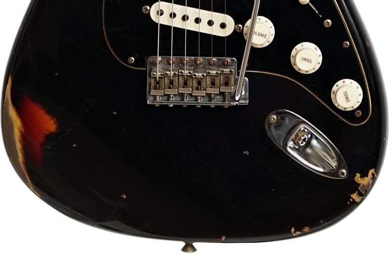 Fender Custom Shop Limited Edition Dual-Mag II Stratocaster Relic Aged Black Over 3 Color Sunburst #CZ551001 Fender Custom Shop Limited Edition Dual-Mag II Stratocaster Relic Aged Black Over 3 Color Sunburst #CZ551001