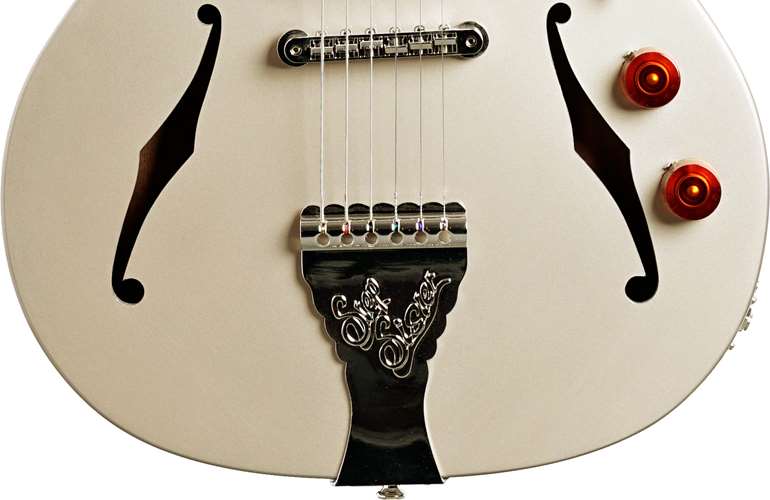 B&G Step Sister All Mahogany Cutaway Chambered P90 Champagne B&G Step Sister All Mahogany Cutaway Chambered P90 Champagne