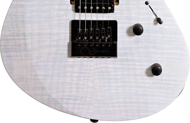 Balaguer Standard Series Diablo Satin White Flame Evertune Balaguer Standard Series Diablo Satin White Flame Evertune