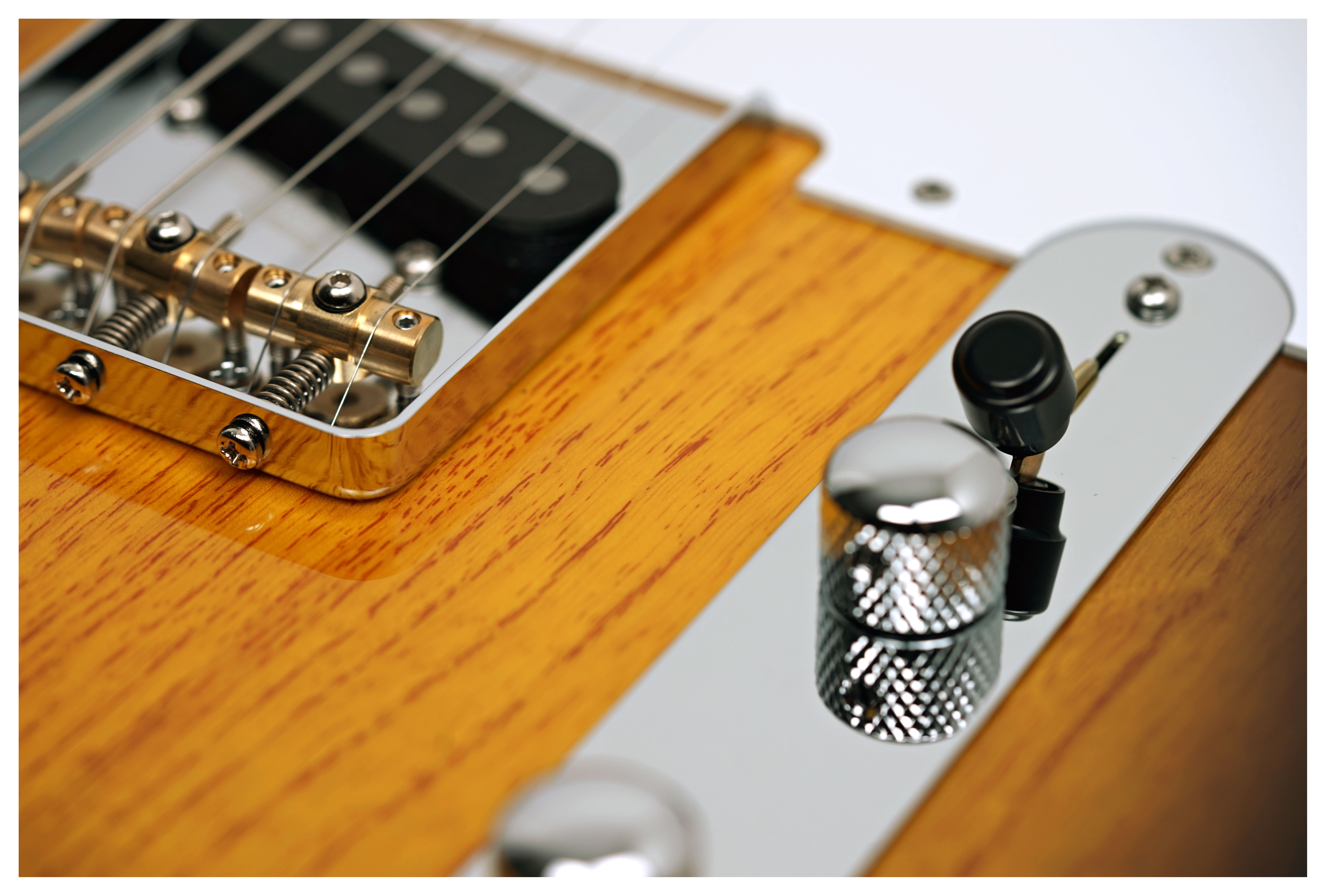 Suhr Classic T 2 Tone Tobacco Burst Swamp Ash Maple Fingerboard #85694