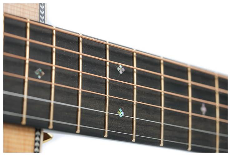 Martin 00028E Modern Deluxe Martin 00028E Modern Deluxe
