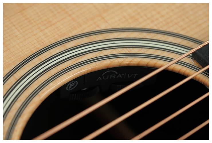 Martin 00028E Modern Deluxe Martin 00028E Modern Deluxe
