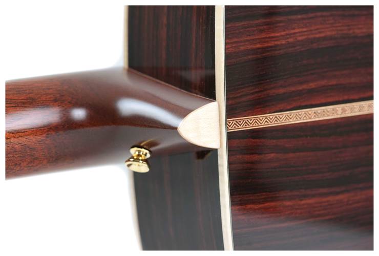 Martin 00028E Modern Deluxe Martin 00028E Modern Deluxe