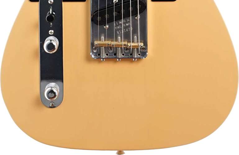 Fender Custom Shop 1952 Telecaster Deluxe Closet Classic Nocaster Blonde Maple Fingerboard Left Handed #R131679 Fender Custom Shop 1952 Telecaster Deluxe Closet Classic Nocaster Blonde Maple Fingerboard Left Handed #R131679