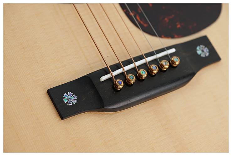 Martin D-42 Modern Deluxe Martin D-42 Modern Deluxe
