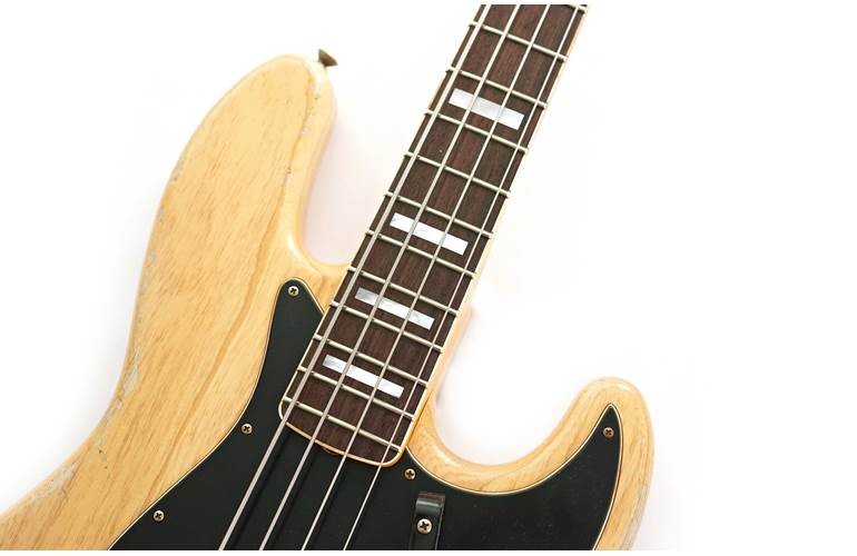 Fender Custom Shop Limited Edition Custom Jazz Bass Heavy Relic Aged Natural #CZ575982 Fender Custom Shop Limited Edition Custom Jazz Bass Heavy Relic Aged Natural #CZ575982