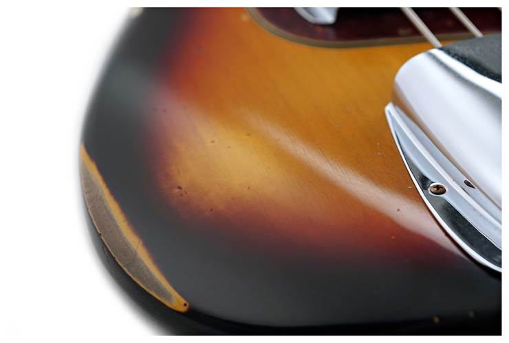 Fender Custom Shop 62 Jazz Bass Relic 3-Color Sunburst #CZ572525 Fender Custom Shop 62 Jazz Bass Relic 3-Color Sunburst #CZ572525
