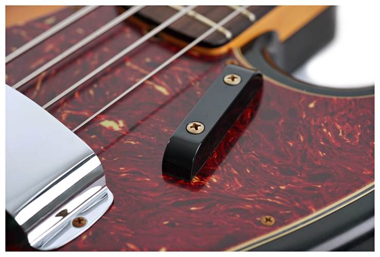 Fender Custom Shop 62 Jazz Bass Relic 3-Color Sunburst #CZ572525 Fender Custom Shop 62 Jazz Bass Relic 3-Color Sunburst #CZ572525
