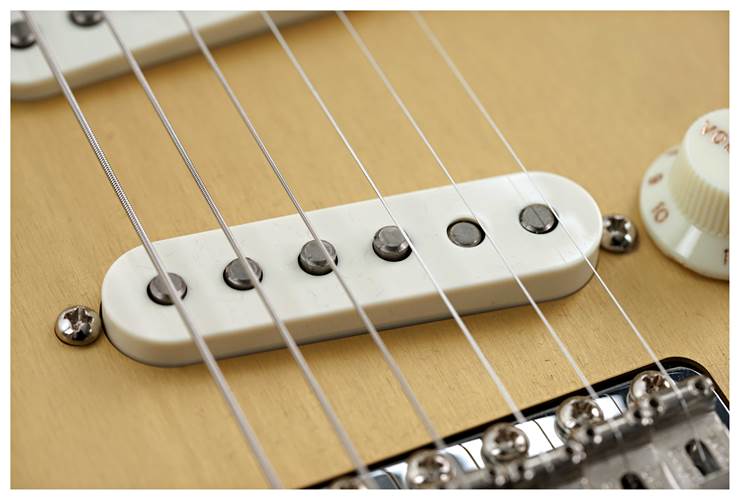 Fender Custom Shop American Custom Stratocaster NOS Ebony Transparent Maple Fingerboard #XN17372 Fender Custom Shop American Custom Stratocaster NOS Ebony Transparent Maple Fingerboard #XN17372