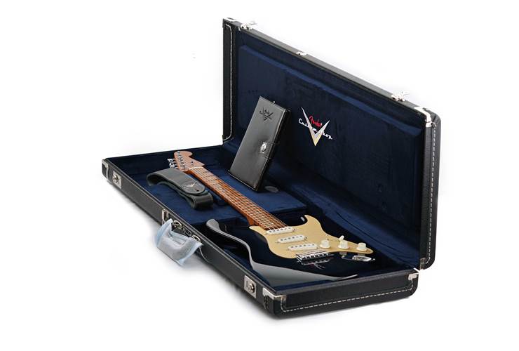 Fender Custom Shop American Custom Stratocaster NOS Ebony Transparent Maple Fingerboard #XN17372 Fender Custom Shop American Custom Stratocaster NOS Ebony Transparent Maple Fingerboard #XN17372