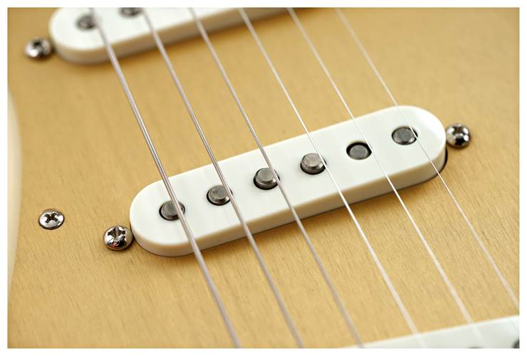 Fender Custom Shop American Custom Stratocaster NOS Honey Blonde Maple Fingerboard #XN17357 Fender Custom Shop American Custom Stratocaster NOS Honey Blonde Maple Fingerboard #XN17357