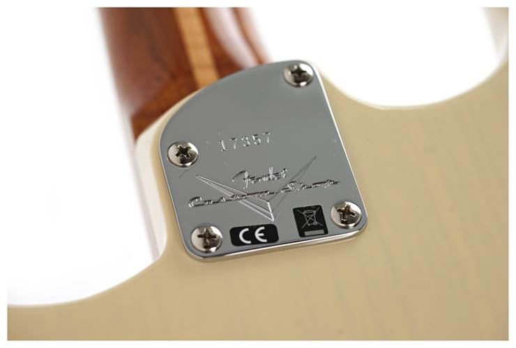 Fender Custom Shop American Custom Stratocaster NOS Honey Blonde Maple Fingerboard #XN17357 Fender Custom Shop American Custom Stratocaster NOS Honey Blonde Maple Fingerboard #XN17357